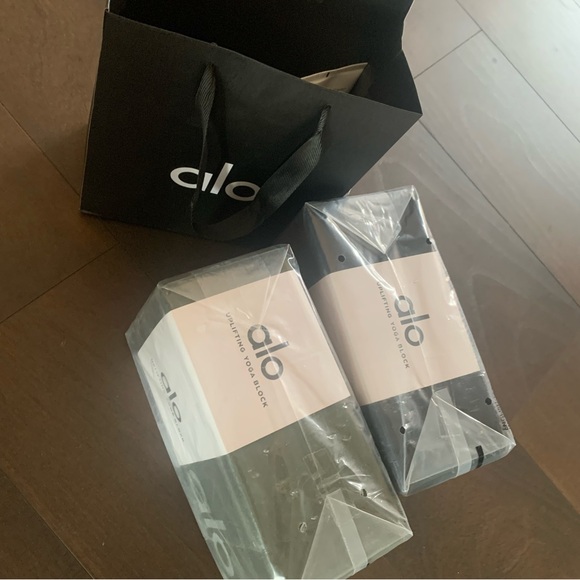 BRAND NEW—ALO Yoga Uplifting Blocks x2, Headband, and Glow System Set — 6 pieces - Picture 10 of 10